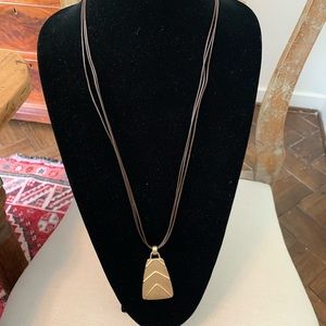 🌈 ❤️💗❤️💗CHICO’S Leather and gold long pendant necklace🌈🌈🌈🌈❤️💗❤️💗❤️💗❤️